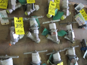 LOT (4) TO INCLUDE: (3) VALVE, GLOBE TYPE, 3/4" SIZE, 600 LB, 1030 LB/650 DEGREE F RATING, 316 SS MATERIAL, SOCKET WELD CONNECTIONS, SA182 SPECIFICATION, SCREWED YOKE STYLE, HARD FACED SEAT AND DISC, INCONEL DIAPHRAGM TRIM, PACKING SOFTGOODS, T-HANDLE OPERATOR. PAINT CODE N. PART # SC-D-9954X01-(2), (1) VALVE, GLOBE TYPE, 3/4" SIZE, 1500 LB RATING, 316 SS MATERIAL, BUTT WELD CONNECTIONS, SA182 SPECIFICATION, SCREWED YOKE STYLE, HARD FACED SEAT AND DISC, INCONEL DIAPHRAGM TRIM, PACKING SOFTGOODS, T-HANDLE OPERATOR. ANGLED CONSTRUCTION. PART # SC-D-9954BW8-(2) (W-51) LOADING & HANDLING FEE $15-